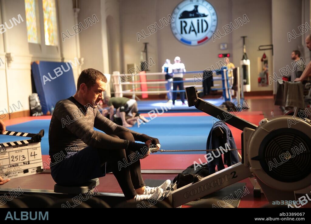 DANY BOON en UNA POLICIA EN APUROS, 2016 (RAID DINGUE), dirigida por DANY BOON. Copyright Pathé, Les Productions du Ch'timi, TF1 Films Production, Art.