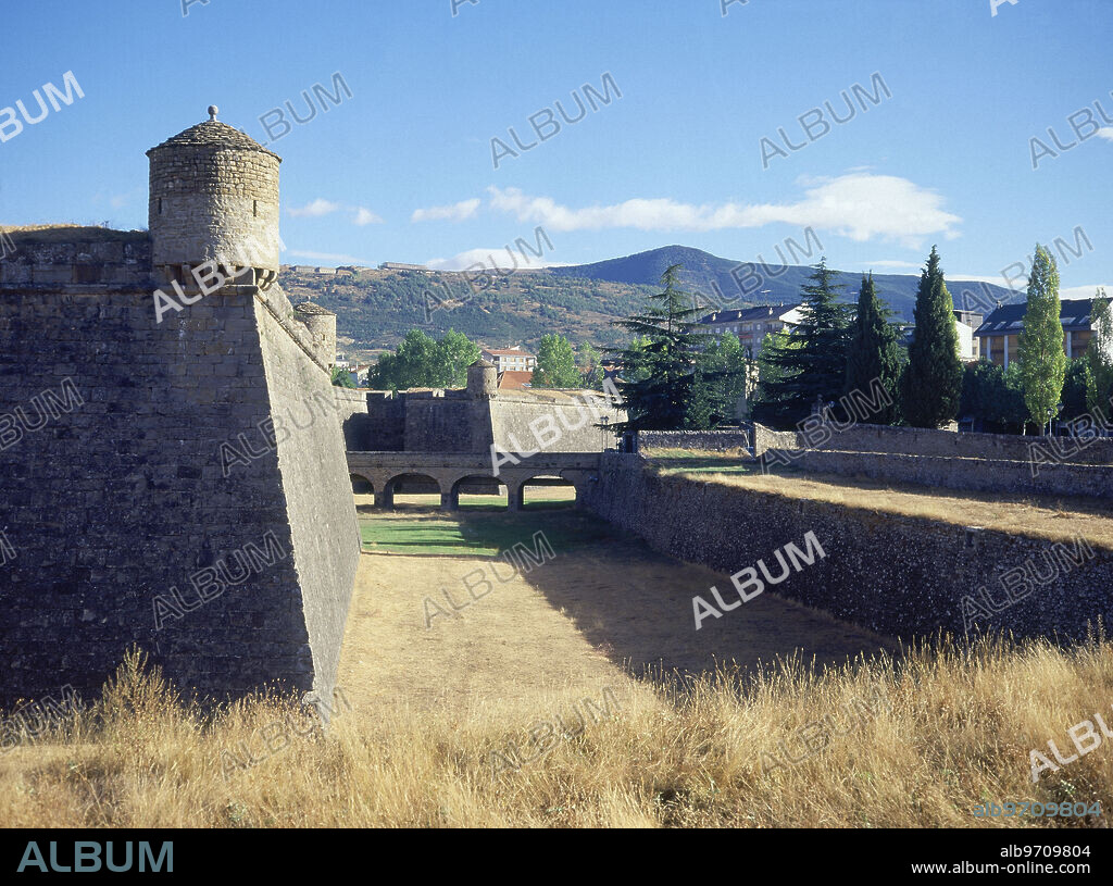 MURALLAS DE LA CIUDADELA DE JACA - SIGLO XVI/XVII - FOTO AÑOS 80.