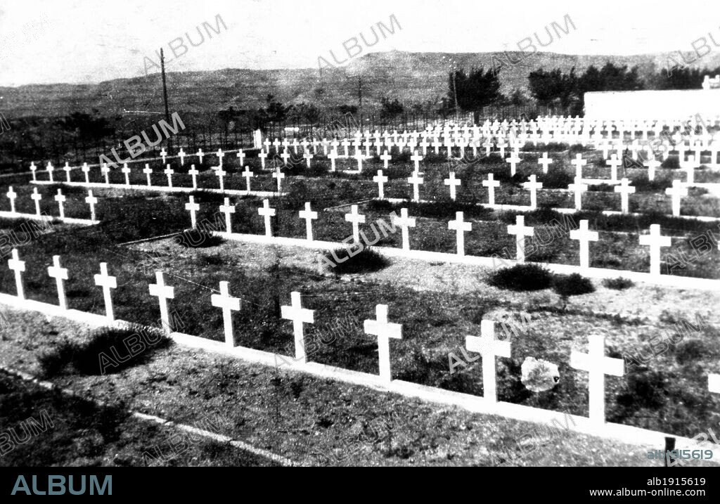 Fraga. Cementerio de soldados italianos caídos en la guerra civil española. Fotografía de 1943.