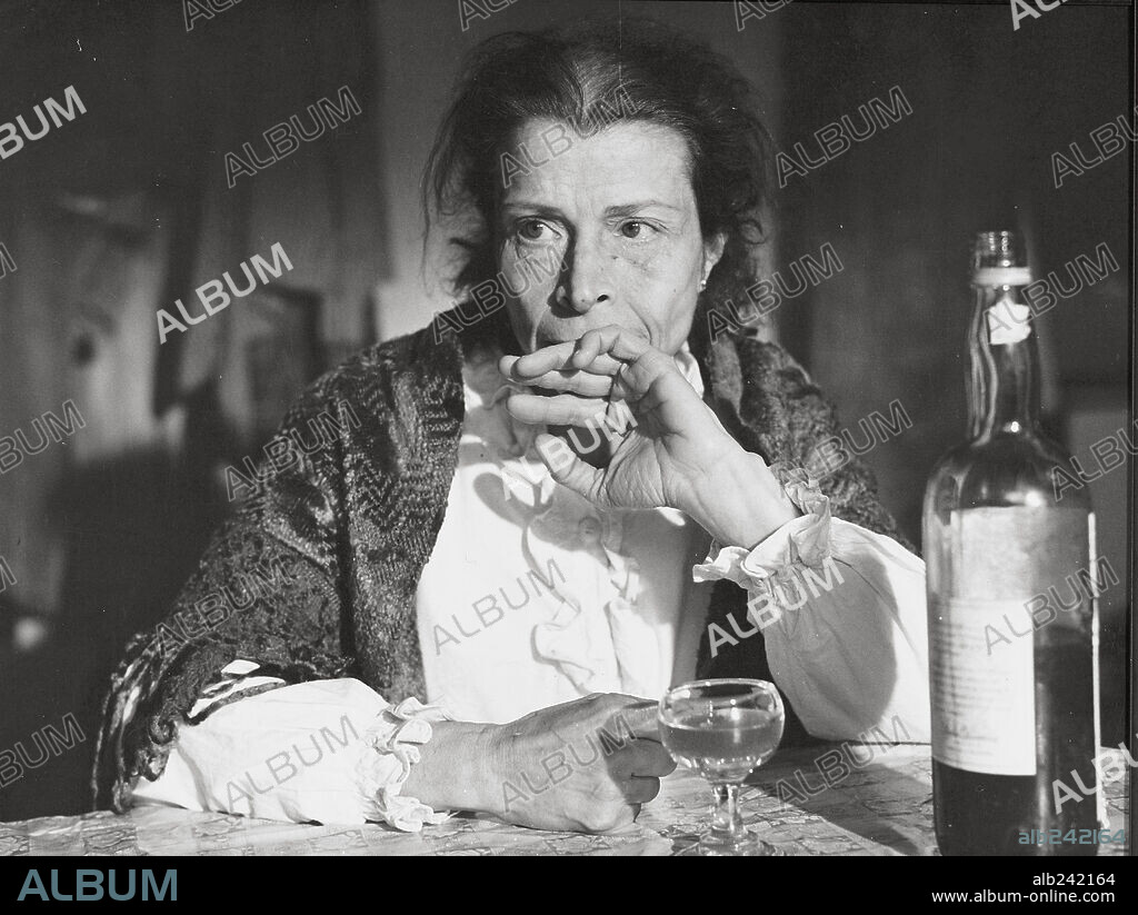 LOLA GAOS en FURTIVOS, 1975, dirigida por JOSE LUIS BORAU. Copyright EL IMAN.