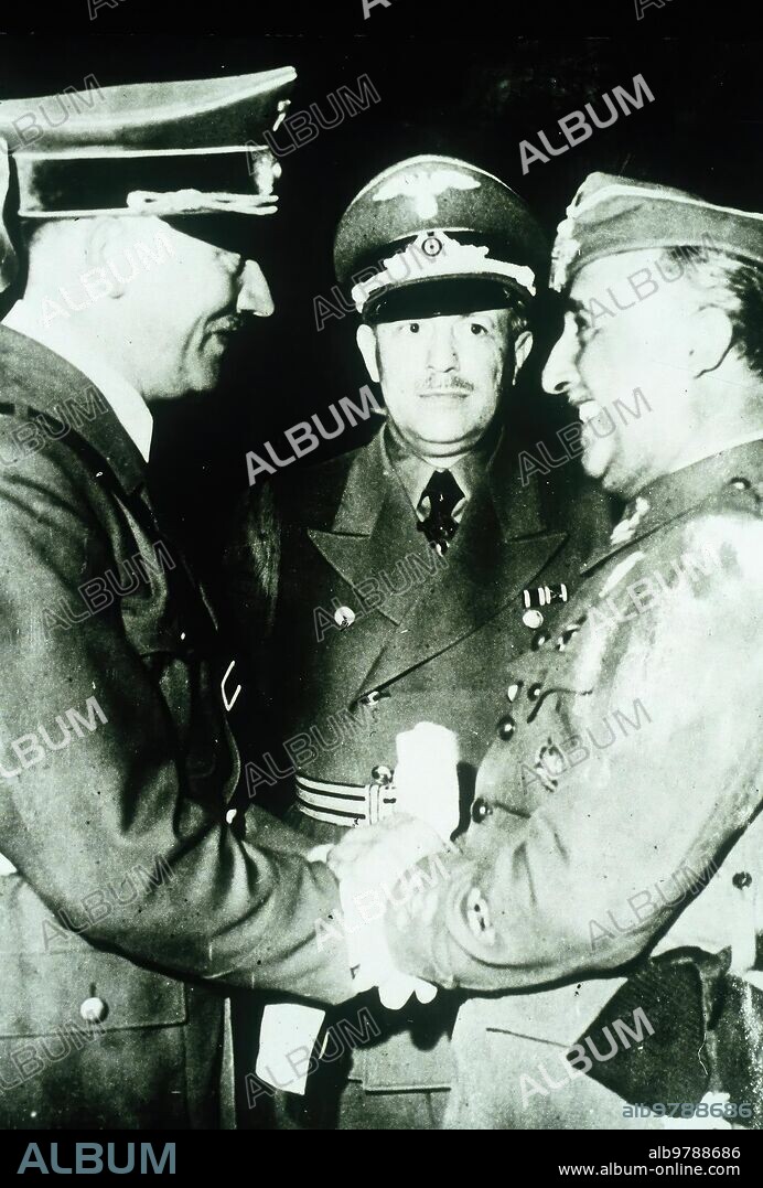1940. Entrevista de Hendaya. Hitler y franco se Despiden en el andén con un apretón de Manos.