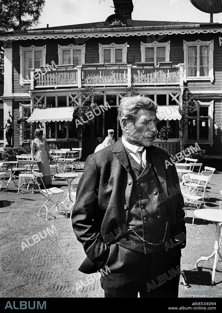 ARKIV CA 1968-12-21. Skådespelaren Edvin Adolphson i rollen som Harald Hilding Markurell i Hans Dahlins TV-serie "Markurells i Wadköping" 1968, som är en filmatisering av Hjalmar Bergmans roman med samma namn.. Foto: SvD / SCANPIX / Kod: 11014.