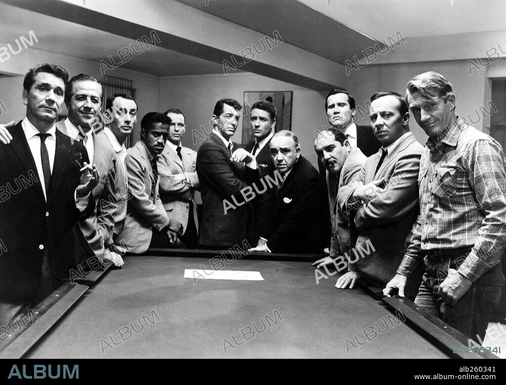 AKIM TAMIROFF, FRANK SINATRA, NORMAN FELL, PETER LAWFORD, RICHARD CONTE y SAMMY DAVIS JR en LA CUADRILLA DE LOS ONCE, 1960 (OCEAN'S ELEVEN), dirigida por LEWIS MILESTONE. Copyright WARNER BROTHERS.