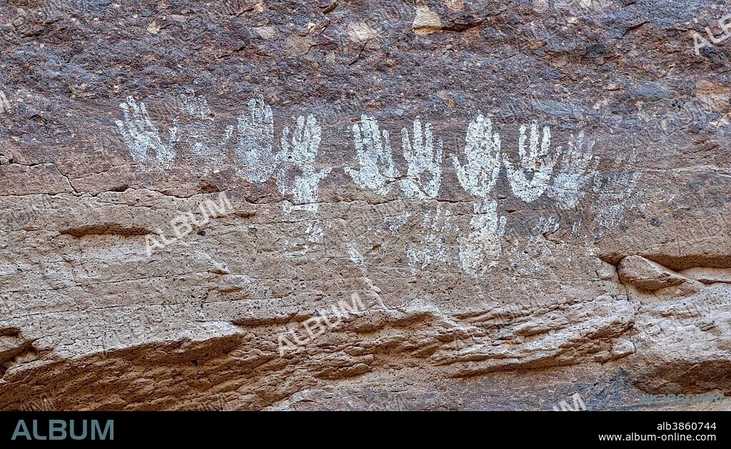 Hands, detail, historic rock paintings of Indians of various Cochimí tribes, at least 3500 years, Canon de La Trinidad, Mulege, Baja California, Mexico