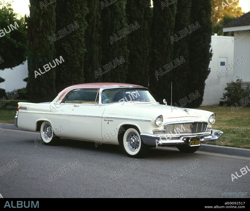 Transport road 1956. Chrysler New Yorker Deluxe Chevrolet Bel air.