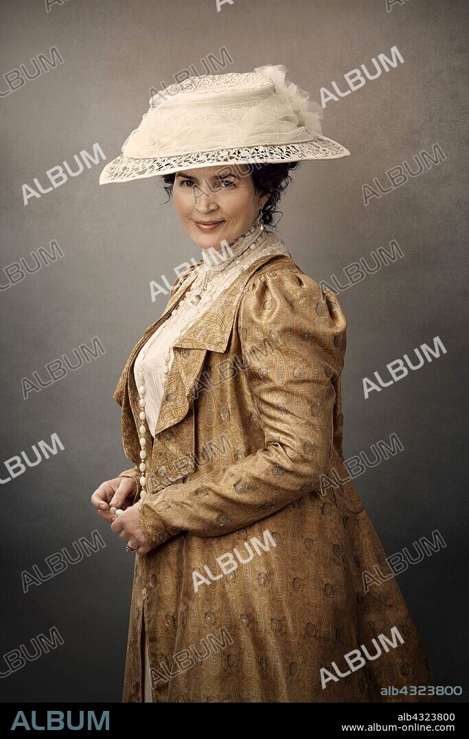 JULIA ORMOND en REGRESO A HOWARDS END, 2017 (HOWARDS END), dirigida por HETTIE MACDONALD. Copyright BRITISH BROADCASTING CORPORATION (bbc).