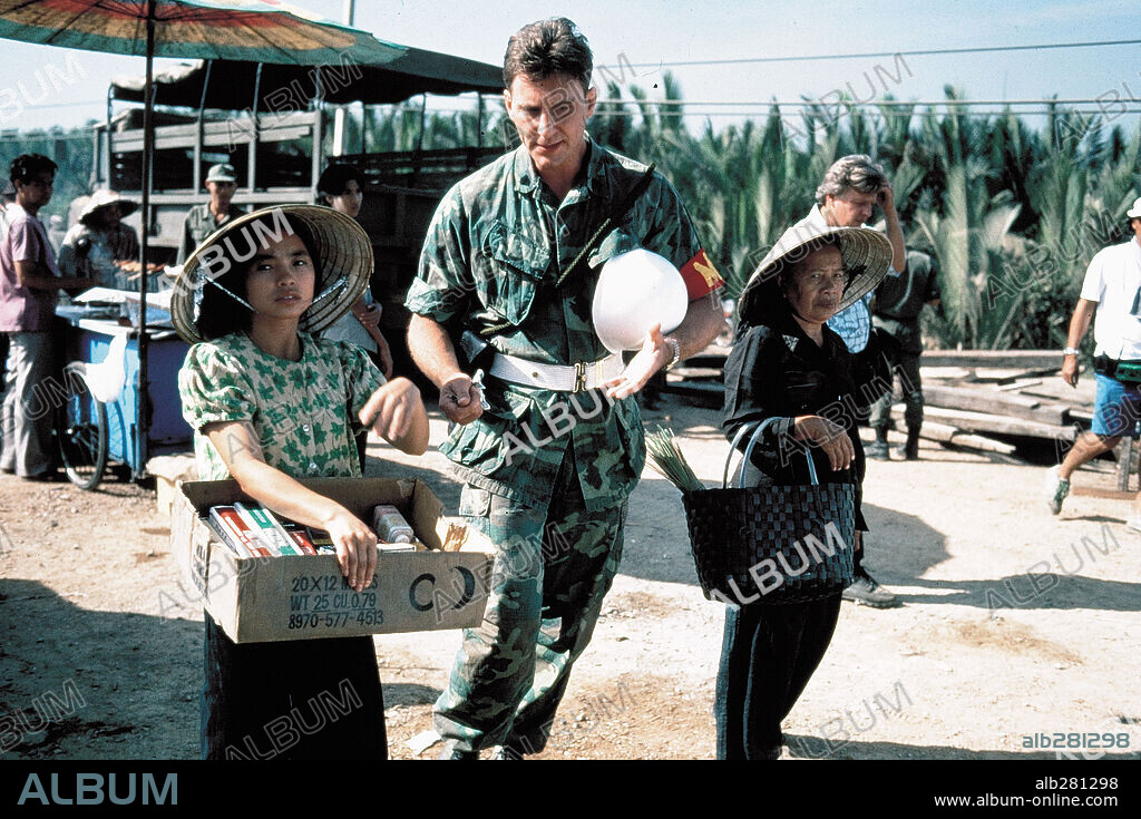 BUSSARO SANRUCK en EL CIELO Y LA TIERRA, 1993 (HEAVEN & EARTH), dirigida por OLIVER STONE. Copyright WARNER BROTHERS.