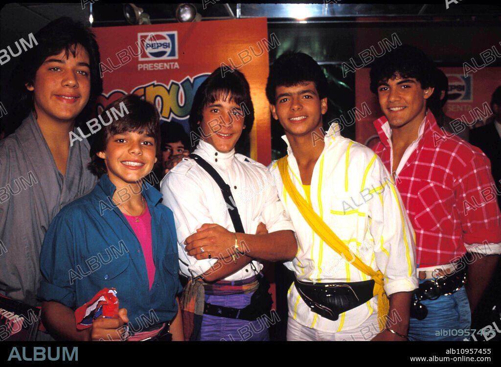 RICKY MARTIN and MENUDO. MENUDO.PHOTO BY JUDIE BURSTEIN-GLOBE PHOTOS (Credit Image: © Globe Photos/ZUMA Wire).
