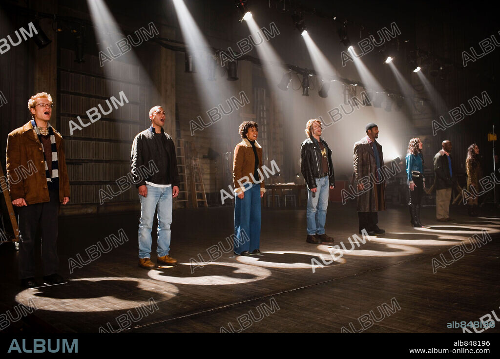 ADAM PASCAL, ANTHONY RAPP, IDINA MENZEL, JESSE L. MARTIN, ROSARIO DAWSON, TAYE DIGGS, TRACIE THOMS and WILSON JERMAINE HEREDIA in RENT, 2005, directed by CHRIS COLUMBUS. Copyright SONY PICTURES / BRAY, PHIL.