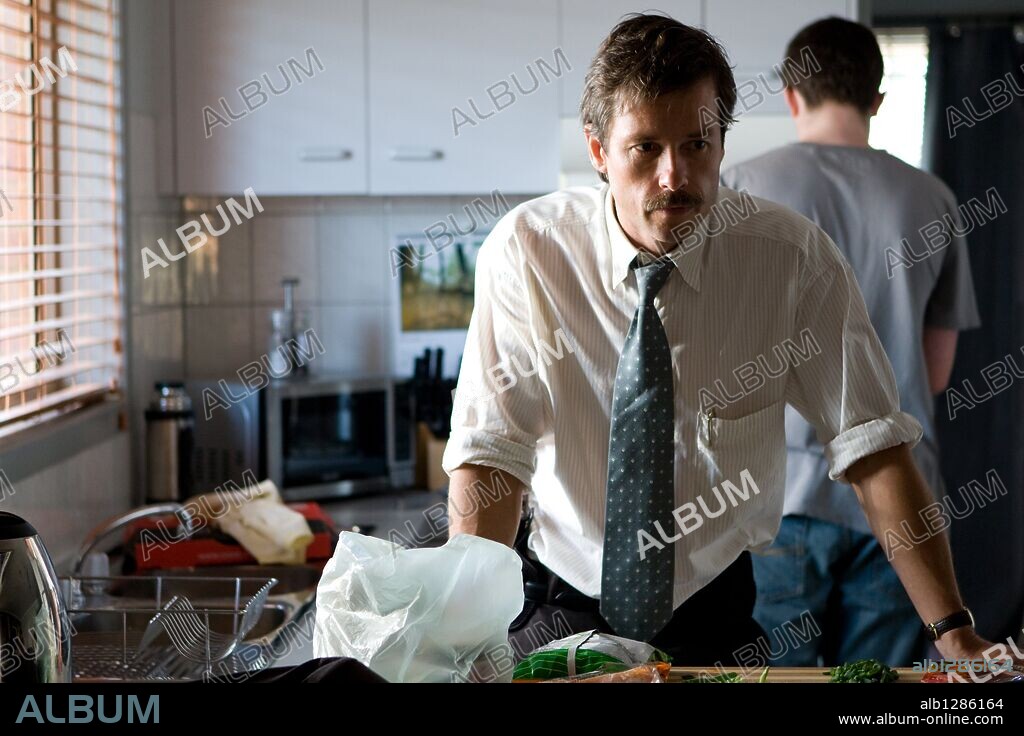 GUY PEARCE in ANIMAL KINGDOM, 2010, directed by DAVID MICHOD. Copyright PORCHLIGHT FILMS/SCREEN AUSTRALIA.