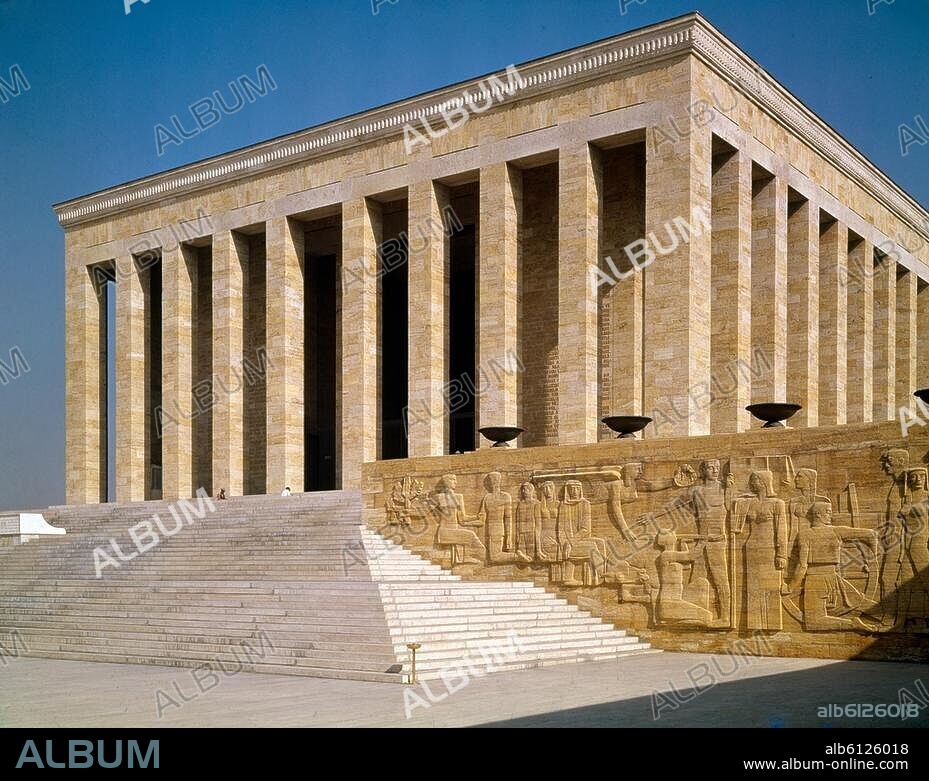 Ankara (Ankara province, Central Anatolia, Turkey), mausoleum of Mustafa Kemal Atatürk "Anitkabir" (Kemal Atatürk; founder of the Turkish state, 1881-1938; built 1944-53; architect: Emin Onat). Exterior view with stairs and bas-reliefs featuring scenes from the Turkish War of Independence. Photo, undated.