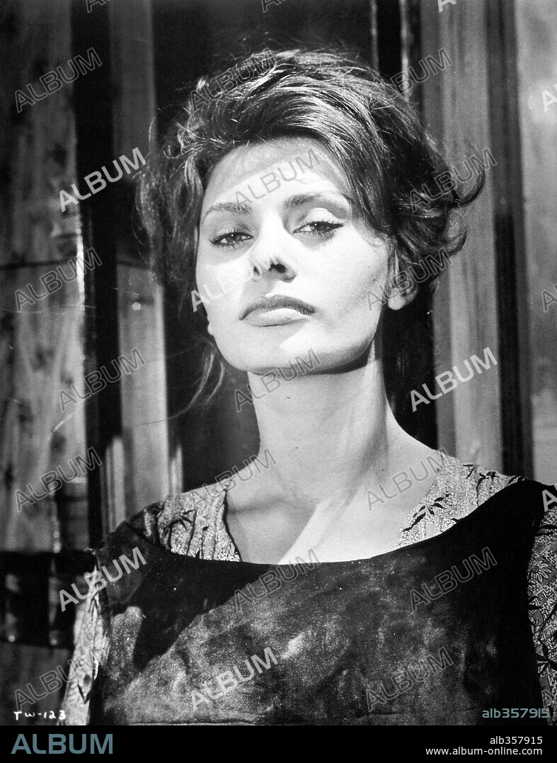 SOPHIA LOREN en DOS MUJERES, 1960 (LA CIOCIARA), dirigida por VITTORIO DE SICA. Copyright EMBASSY PICTURES.
