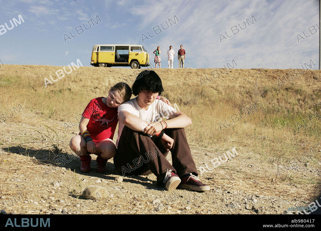 ABIGAIL BRESLIN und PAUL DANO in LITTLE MISS SUNSHINE, 2006, unter der Regie von JONATHAN DAYTON und VALERIE FARIS. Copyright BIG BEACH FILMS/THIRD GEAR PRODUCTIONS LLC/DEEP RIVER PRODUC.