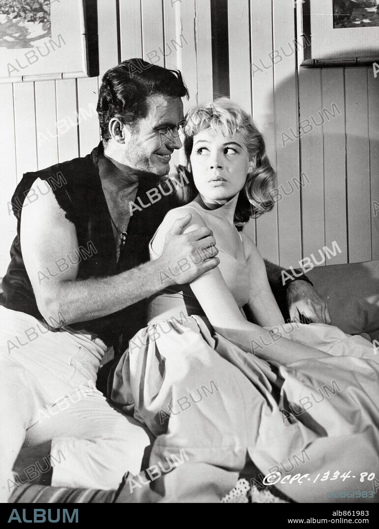 CLIFF ROBERTSON y SANDRA DEE en GIDGET, 1959, dirigida por PAUL WENDKOS. Copyright COLUMBIA PICTURES.