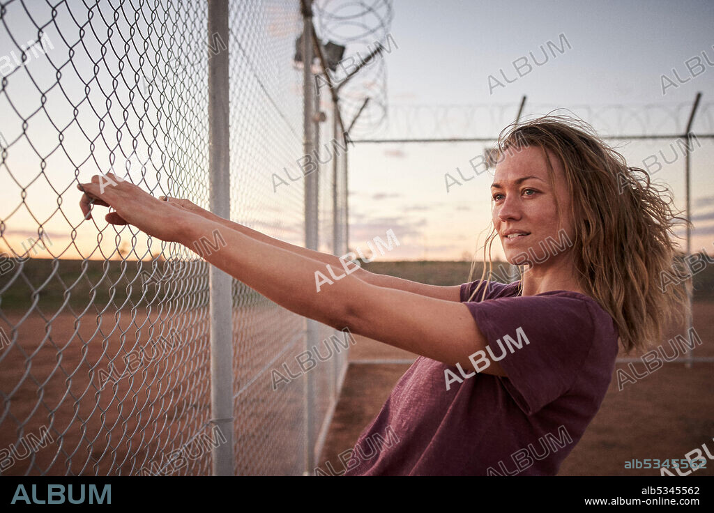 YVONNE STRAHOVSKI dans STATELESS, 2020, réalisé par EMMA FREEMAN et JOCELYN MOORHOUSE. Copyright SCREEN AUSTRALIA.