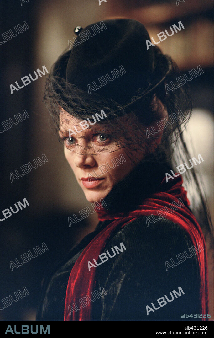 PETA WILSON in THE LEAGUE OF EXTRAORDINARY GENTLEMEN, 2003, directed by STEPHEN NORRINGTON. Copyright 20TH CENTURY FOX.