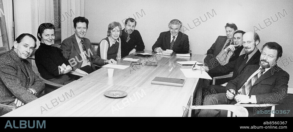 STOCKHOLM OKÄNT FOTODATUM.. Anm. Publ i boken Hört och sett sid.145 CD137 persons: Alain Debove ;Arne Bäverman ;Bengt Gustafsson ;Bengt Järrel ;Fanny Francke ;Gunilla Arnö ;Jan Nyström ;Lennart Hansson ;Sven Laurell ;Åke Bäcklund sites: STOCKHOLM ;SVERIGE.
