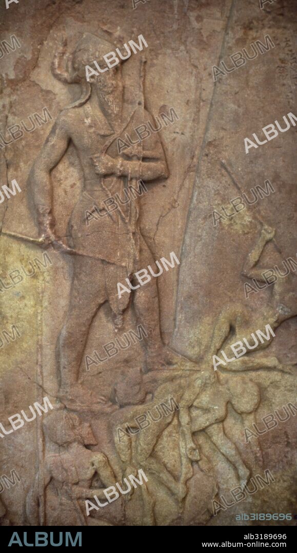 Victory stele of Naram-Sin, King of Akkad. Triumph of the king over a mountain of people, the Lullubi. King led his troops over the steep slopes of the enemy territory. Mesopotamia. Sipar. Akkadian period, c. 2250 BC. Detail of the king. Louvre Museum. Paris, France.