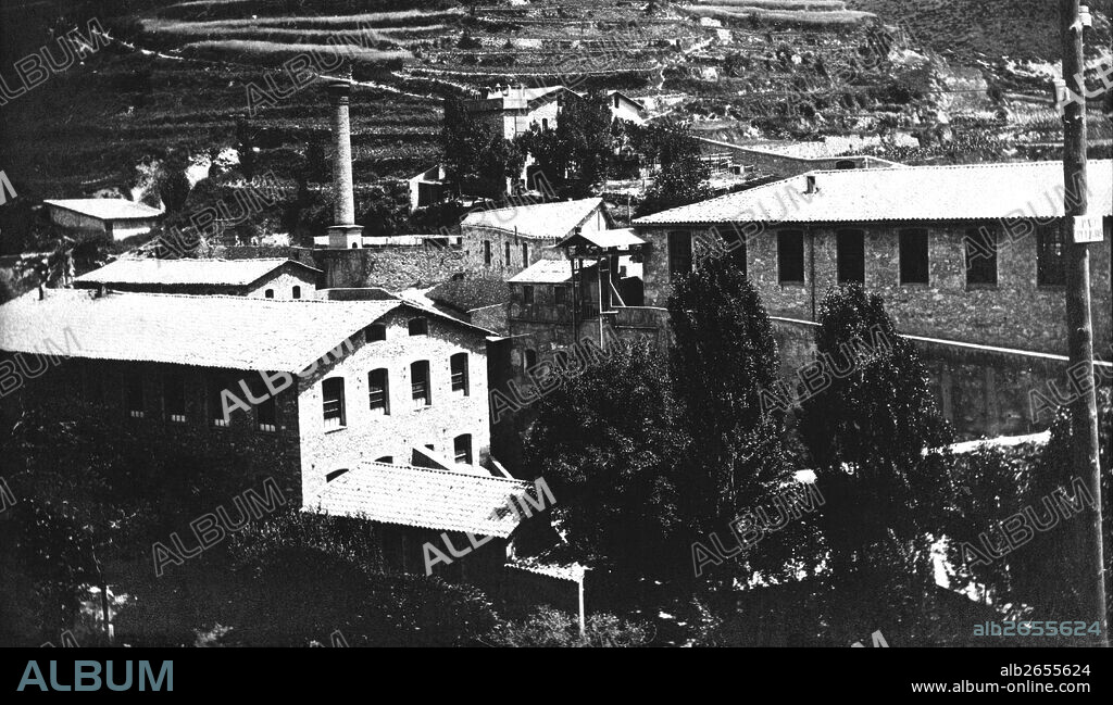 Fábrica de tejidos y colonia textil instaladas en los márgenes del río Llobregat, en La Pobla de Lillet (Berguedà), año 1910.
