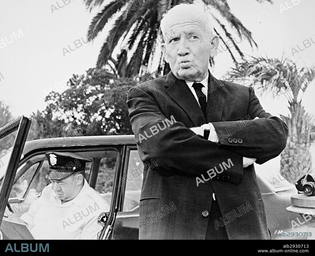 SPENCER TRACY en MUNDO ESTÁ LOCO, LOCO, LOCO, EL, 1963 (IT'S A MAD, MAD, MAD, MAD WORLD), dirigida por STANLEY KRAMER. Copyright UNITED ARTISTS.