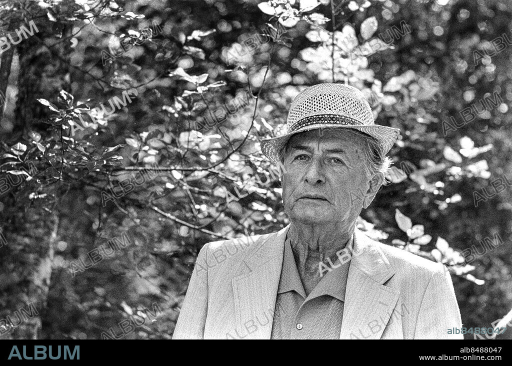 1972-08-28.. Inspelning av DIN STUND PÅ JORDEN. TV-serie i fem delar efter Vilhelm Mobergs roman med TV-manus och regi av Per Sjöstrand.. Sänt första gången 1973-02-14.. Här ses skådespelaren Georg Funkquist, som Albert Carlsson.. Foto: Bo-Aje Mellin / RiR / SVT / Kod: 5600. Bild och reportage publ. i RiR 40/72 sid 6-9. RiR 20597 sv/v neg   . TV2-teatern.