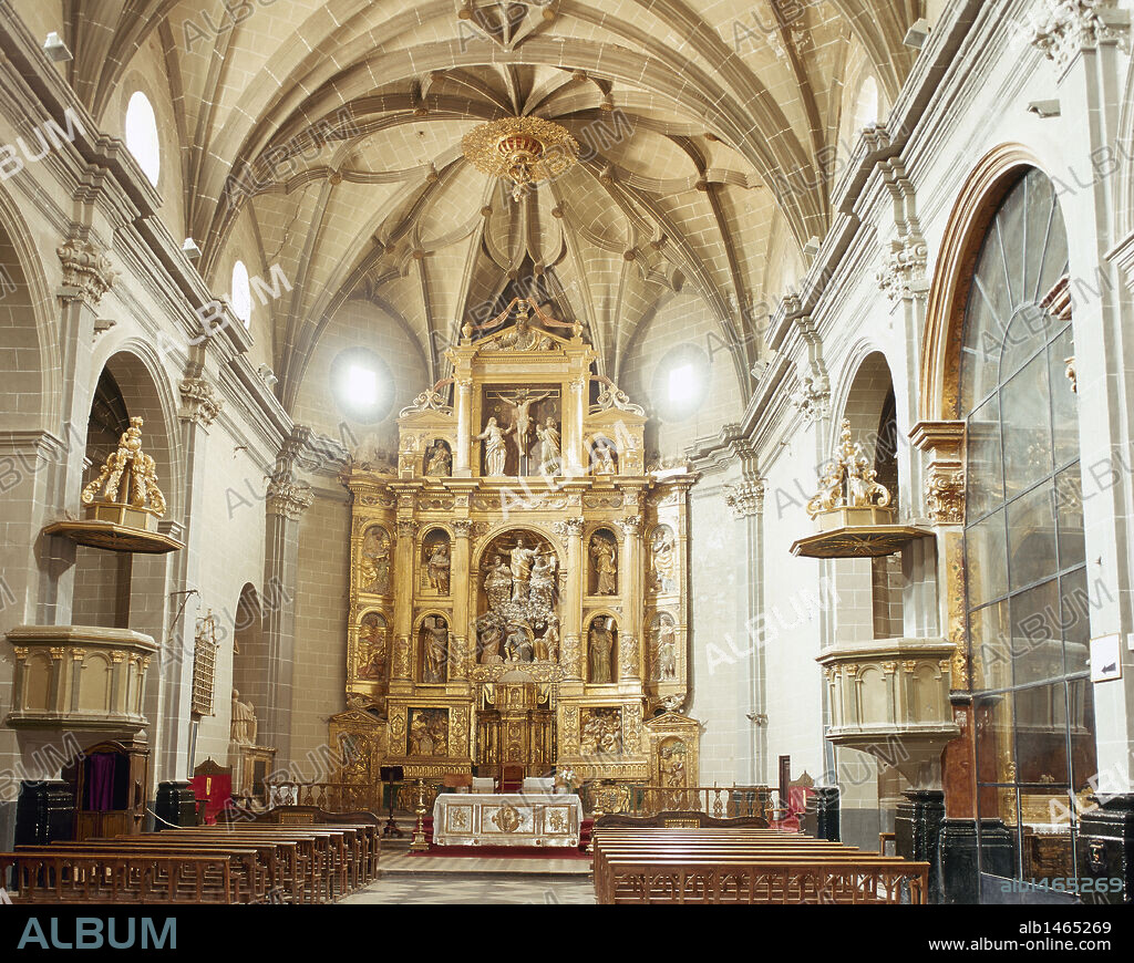 ARTE RENACIMIENTO. ESPAÑA. CATEDRAL DEL SALVADOR. Erigida hacia el año 1200 por el Obispo don Martín sobre la antigua mezquita musulmana. El templo actual data del siglo XVI Vista del interior con bóveda de crucería estrellada atribuída al arquitecto francés P. Vedel y, al fondo, el RETABLO (1566) obra de Cosme Damián Bas. ALBARRACIN. Provincia de Teruel. Aragón.