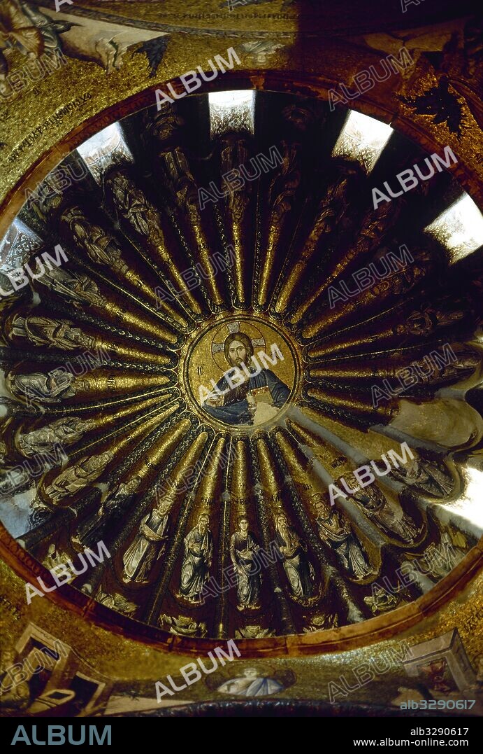 SAN SALVADOR EN CHORA o KARIYE CAMII. Vista general de los mosaicos que decoran la cúpula del primer crucero del nártex, con la representación de Cristo Pantocrator y la genealogía de Cristo desde Adán hasta Jacob y sus doce hijos. Siglo XIV. ESTAMBUL. TURQUIA.