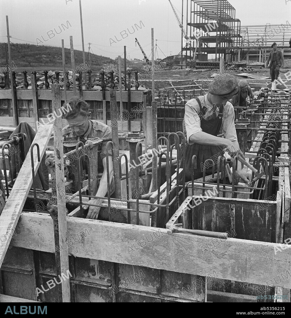 JOHN LAING PLC. Laing workers fixing shuttering on the construction site of Patons and Baldwins knitting factory in Darlington. This image was catalogued as part of the Breaking New Ground Project in partnership with the John Laing Charitable Trust in 2019-20.