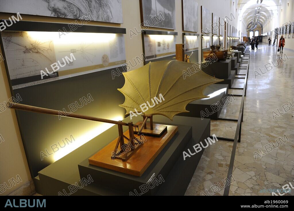 "Ala Batiente". Artilugio que aparece dibujado en un códice de LEONARDO DA VINCI (S. XV). Maqueta realizada e interpretada por Mario Alberto y Vittorio Somenzi, 1952. Este modelo es una interpretación de un estudio de una MAQUINA VOLADORA. Museo Nacional de la Ciencia y Tecnología Leonardo Da Vinci. Milán. Italia.