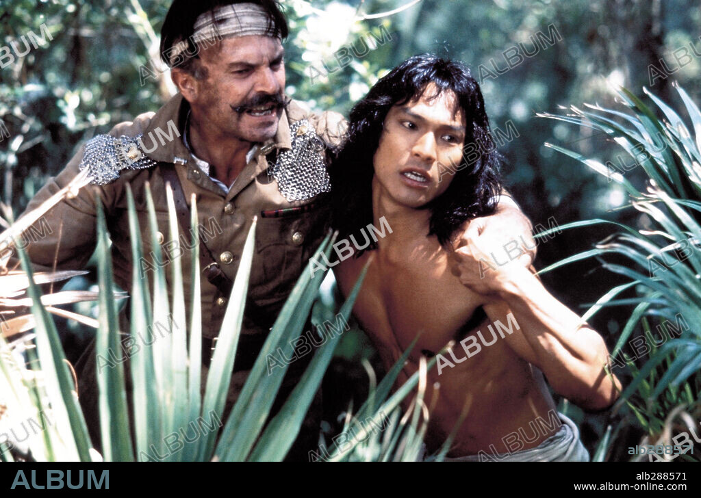 JASON SCOTT LEE y SAM NEILL en LIBRO DE LA SELVA: EL LIBRO DE LA SELVA: LA AVENTURA CONTINÚA, 1994 (THE JUNGLE BOOK), dirigida por STEPHEN SOMMERS. Copyright CONNOR, FRANK.