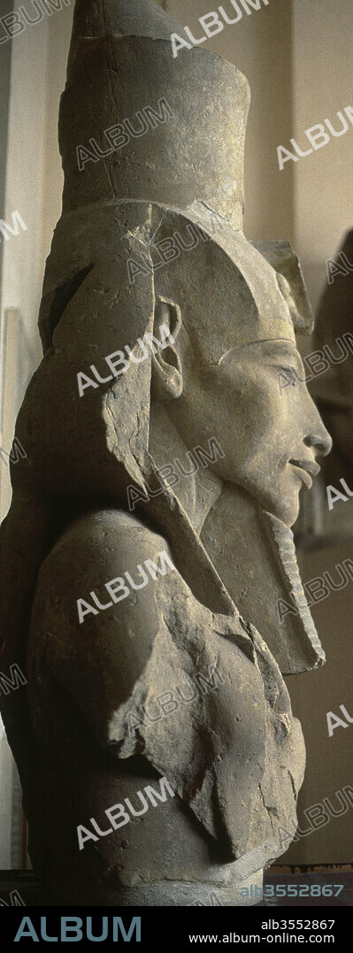 Busto de Amenofis IV (1353-1335 a. C.). Décimo faraón de la dinastía XVIII de Egipto. Conocido también como Amenhotep, Akenatón o Akhenaton. Imperio Nuevo. Museo Egipcio. El Cairo, Egipto.