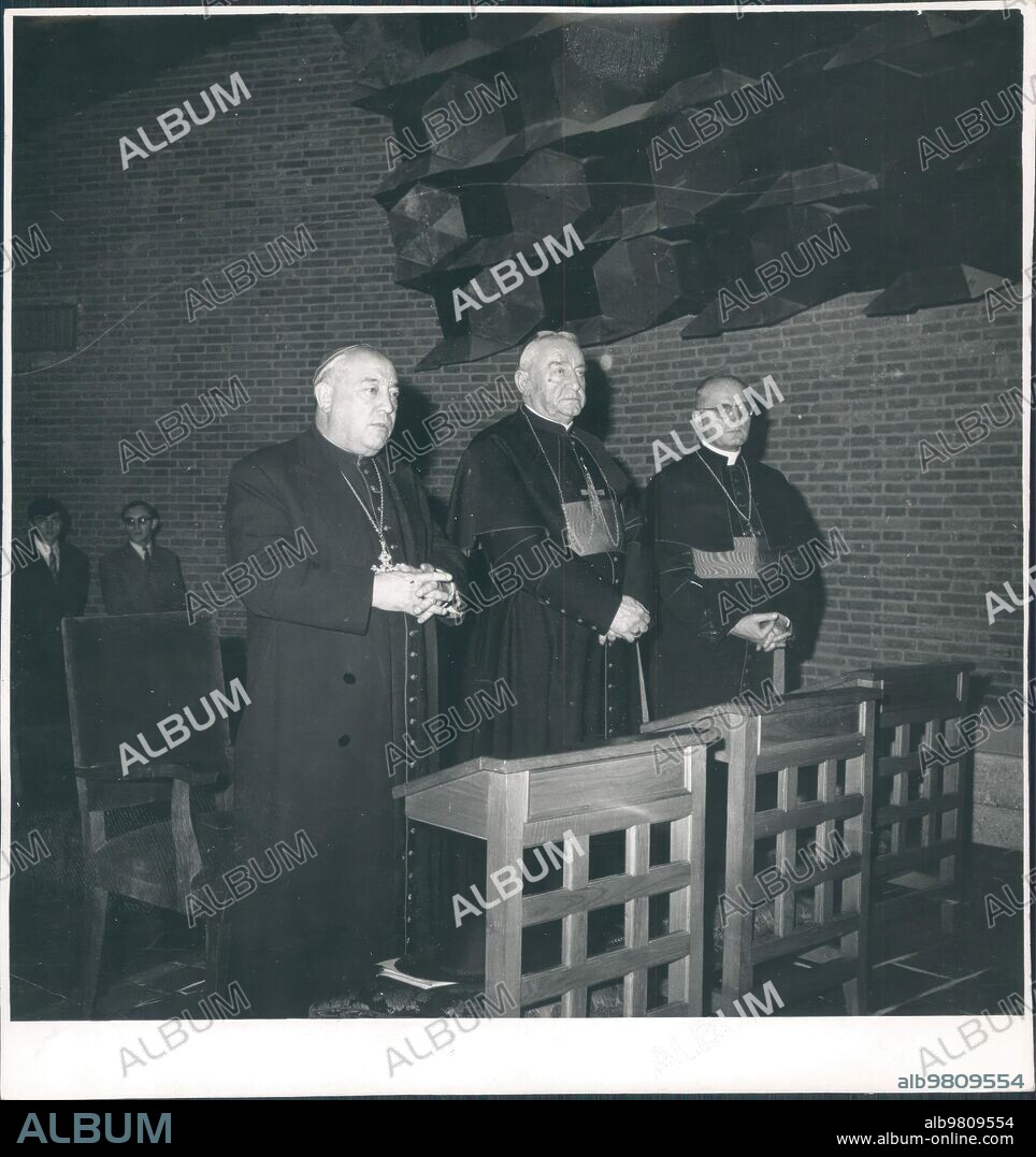 1969. De izquierda A Derecha, el cardenal bueno Monreal, el cardenal Quiroga y el nuncio de su Santidad en España, Luigi Dadaglio, en la fundación Pablo Vi.