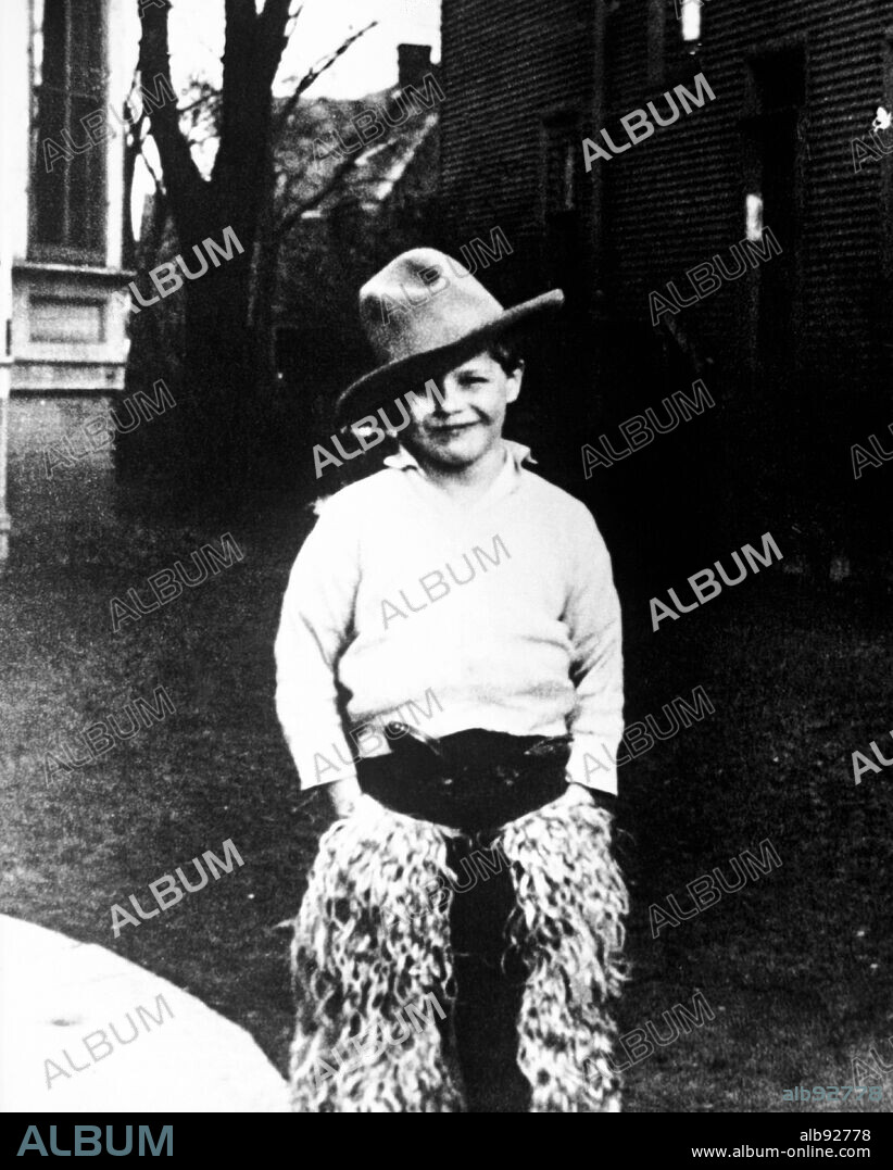 MARLON BRANDO. Marlon Brandon con 8 años de edad. 1932