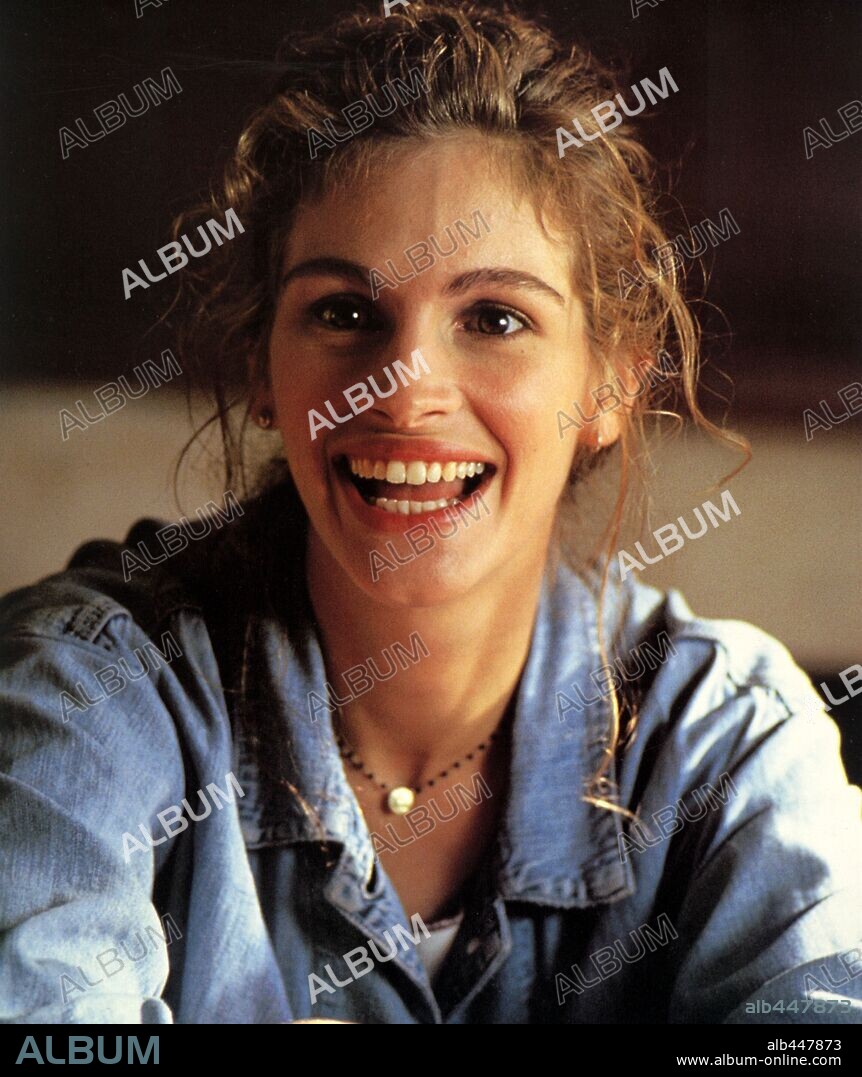 JULIA ROBERTS in THE PELICAN BRIEF, 1993, directed by ALAN J. PAKULA. Copyright WARNER BROTHERS.