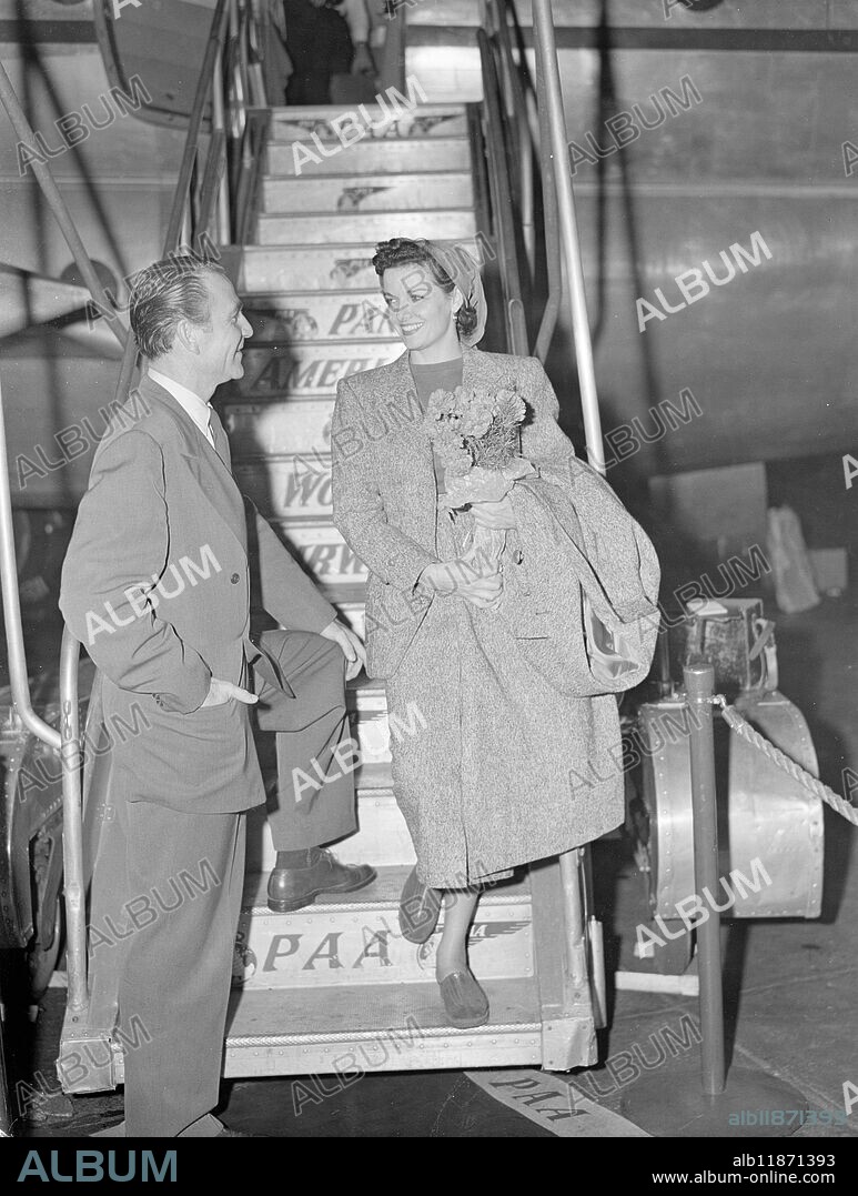 FLYING HOME AFTER FLYING VISIT. Film actress Jane Russell going home after a two weeks for variety engagement in London, and Henry Wilcoxon , who stayed in London just four days to shoot scenes for the sequel to the film ' Mrs. Miniver ' , pictures as they left London airport by pan American stratocruiser ' President flight ' to return to New York. October 10 1949.