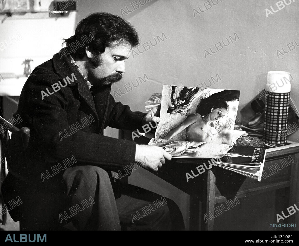 JOSE MARIA IÑIGO en TERAPIA AL DESNUDO, 1975, dirigida por PEDRO LAZAGA.