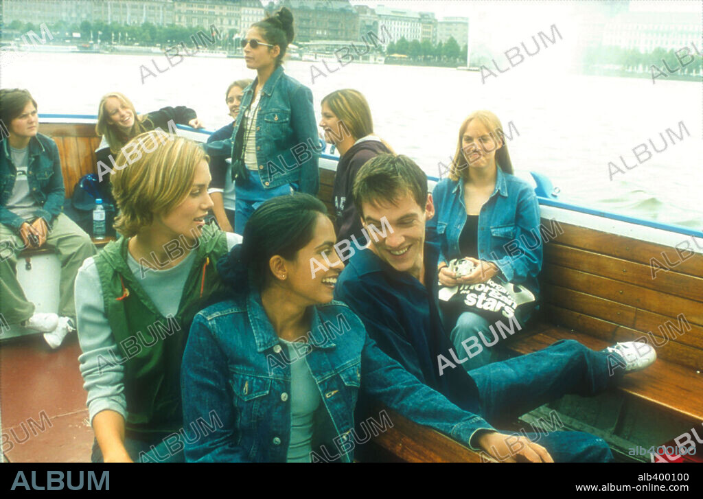 JONATHAN RHYS MEYERS, KEIRA KNIGHTLEY and PARMINDER NAGRA in BEND IT LIKE BECKHAM, 2002, directed by GURINDER CHADHA. Copyright BEND IT FILMS/FILM COUNCIL/ROC MEDIA/HELKON MEDIA AG.