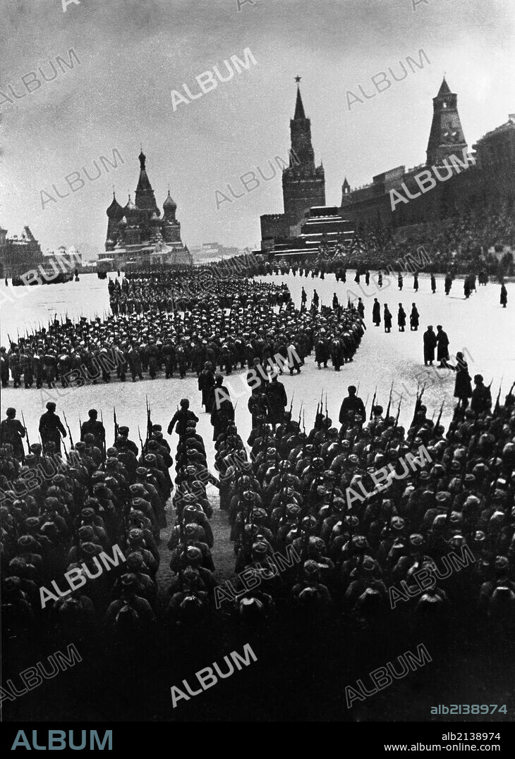 World war 2, traditional military parade on the red square in moscow on november 7, 1941, after that parade the troops marched straight to the battle front, battle of moscow. 01/02/2013