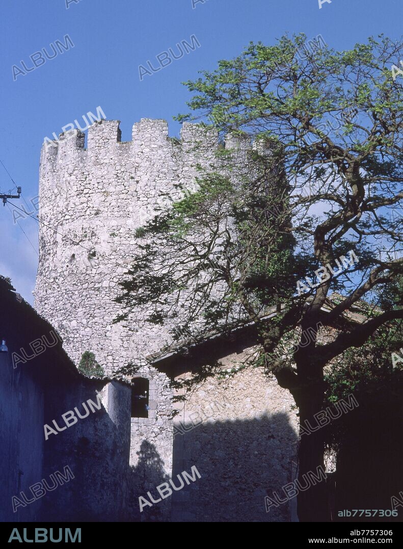 TORREON MEDIEVAL DE LLANES,UNICO RESTO DEL CASTILLO DEL S XIII.