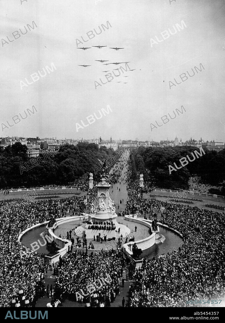 Trooping The Color - The Fly Past - The view down the Mall from Buckingham palace as 18 shackletons of coastal command fly overhead at the conclusion of the trooping the Colour ceremony. At this moment the Queen and most of the royal family were on the balcony of Buckingham palace. June 5, 1952. (Photo by Paul Popper, Paul Popper Ltd.).