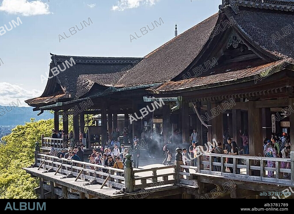 Veranda of Main Hall, Kiyomizudera, Kiyomizu-dera, Temple, Kyoto, Japan, Asia.