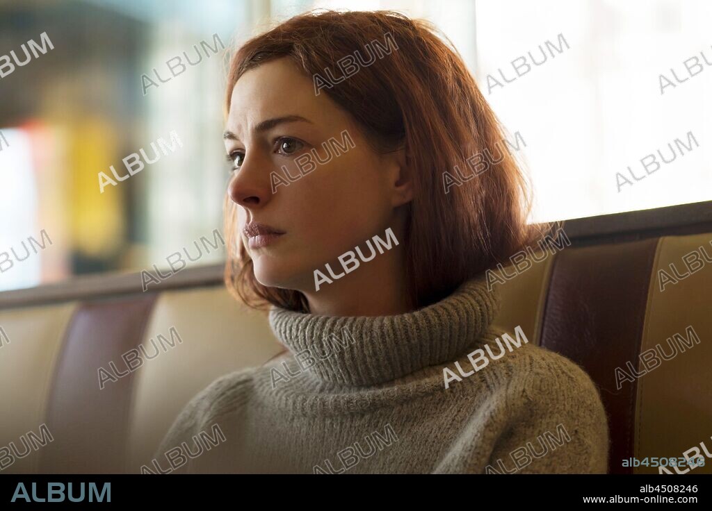ANNE HATHAWAY in MODERN LOVE, 2019, directed by EMMY ROSSUM, JOHN CARNEY and SHARON HORGAN. Copyright AMAZON STUDIOS.