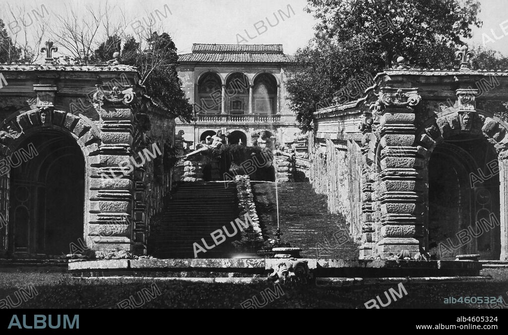 Fountain of the glass or the giants. garden of Villa Farnese. caprarola 1920.