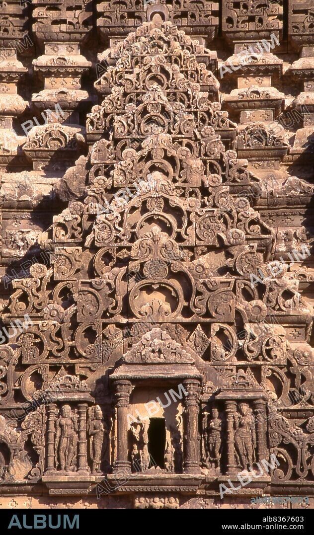 The Shiv Mandir at Kera was built during the reign of the Chaulukya dynasty (Solankis) in the later part of the 10th Century (9th to 11th century) and is dedicated to Shiva. The temple has been subjected to severe earthquake damage during the earthquake of 1819 and the Bhuj earthquake of 2001.<br/><br/>. Kutch (often spelled Kachch) is the northwestern part of the Indian state of Gujarat, divided from the main part of the state by the Arabian Sea and a stretch of salt marshes. To its north lies the Pakistani province of Sind. The name Kutch is said to be derived from the Kachelas, a sub-caste of the <i>lohar</i> (blacksmiths) or <i>soni</i> (goldsmiths) castes.