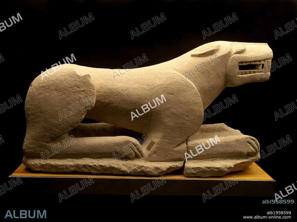 ARTE IBERICO. ESPAÑA. LEONA DE BAEZA. Escultura arcaica íbera de finales S. VI a. C. Procedente del yacimiento arqueológico del Cerro del Minguillar, localidad de Baena. Antigua ciudad ibero-romana de Iponubi. Provincia de Córdoba. Andalucia. Museo Arqueológico Nacional. Madrid. España.