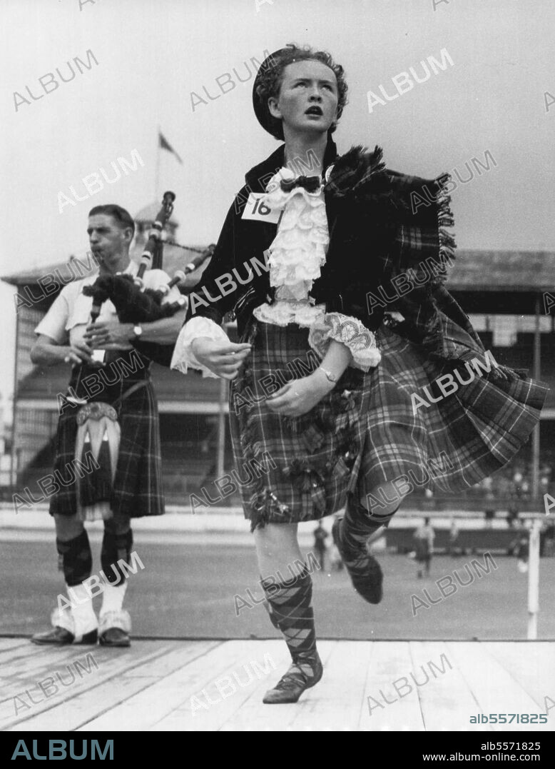 Jan Cheetham (14) of Newcastle dance the Sailor's Hornpipe at the Highland Gathering at the Showground to-day. January 5, 1954.