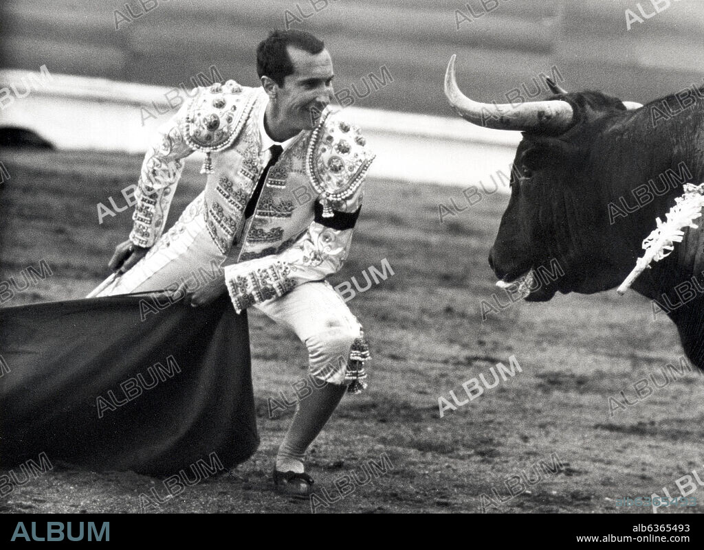 EL TORERO LUIS MIGUEL DOMINGUIN DURANTE UNA CORRIDA DE TOROS CELEBRADA EL 5 DE AGOSTO DE 1959.