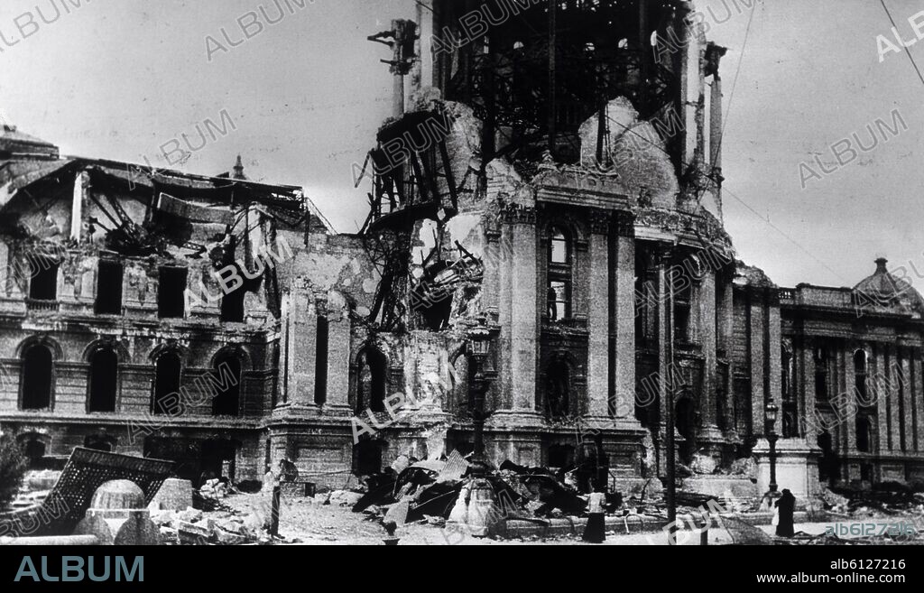 Ruins of the City Hall, after an earthquake hit San Francisco, 1906. PP/CAT/38.