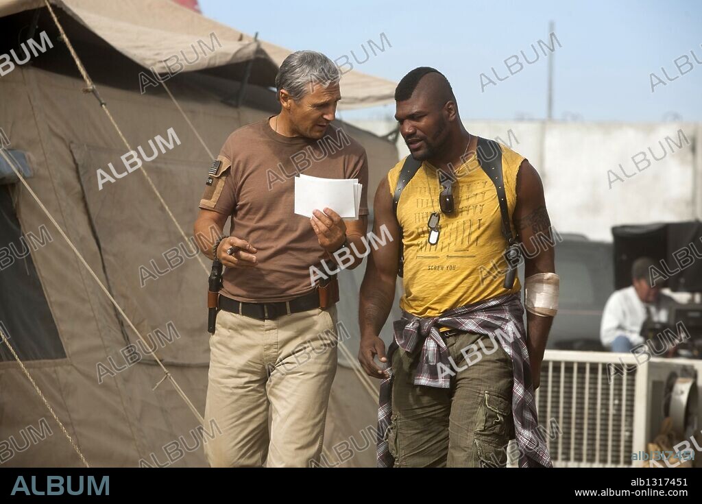 LIAM NEESON and QUINTON 'RAMPAGE' JACKSON in THE A-TEAM, 2010, directed by JOE CARNAHAN. Copyright DUNE ENTERTAINMENT.
