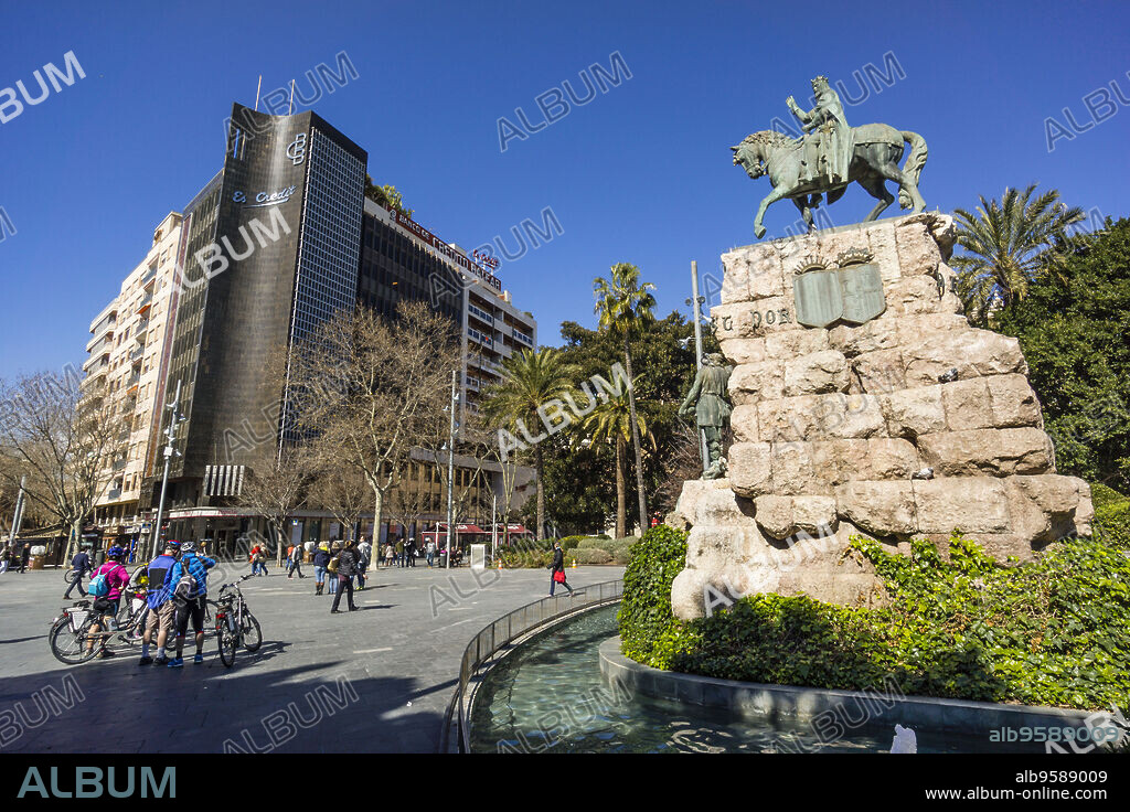 Estatua ecuestre de Jaime I ,Enric Clarasó, 1927, Bronce, Plaza de España. Palma, Mallorca, balearic islands, spain, europe.